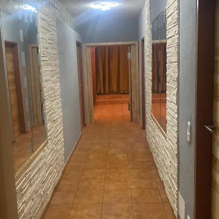 Lukas Apartman *